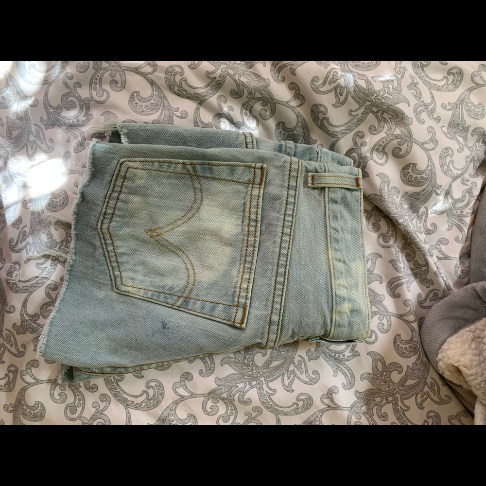 levi’s shorts - Picture 2 of 4
